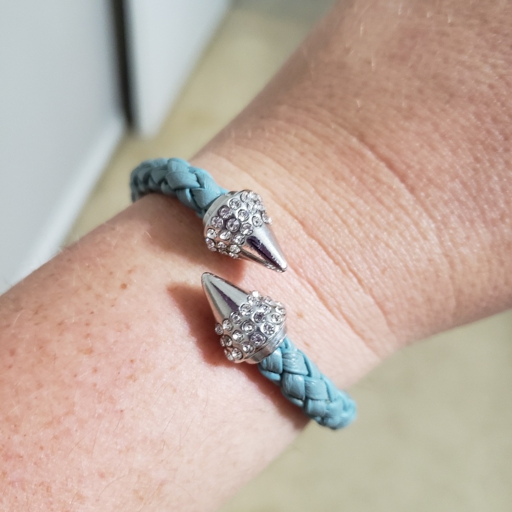 Open style, braided leather bracelet